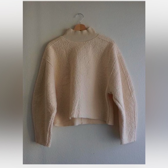 Cream fun texture pullover cropped - Picture 1 of 4